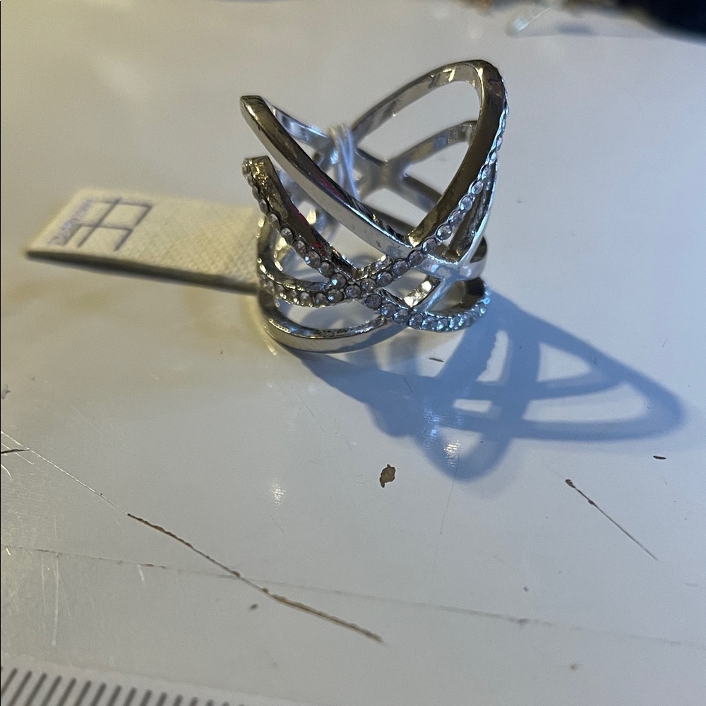 Stunning Silver Women's Ring with Crisscross Design